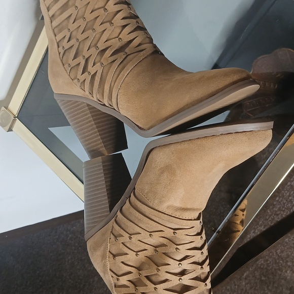 JustFab Criscross Seude Ankle Boots Size 9 - Picture 6 of 15